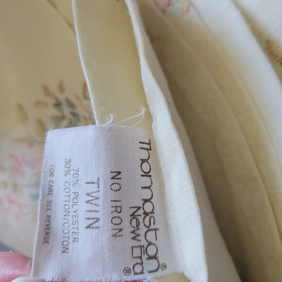 Vintage Thomaston Twin Sheet Set With Floral Pattern - Picture 3 of 3